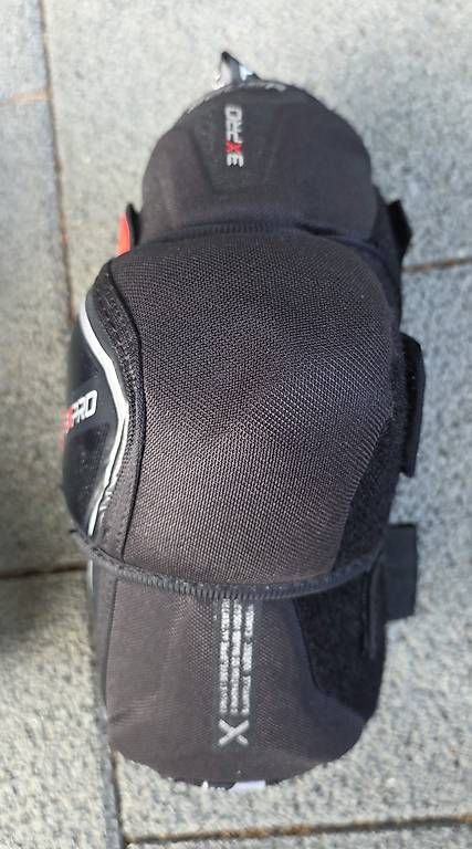Protezioni & Imbottiture: Eishockey Ellbogenschoner Bauer 3x – Usato da Brunnen venduto da Rodge 1