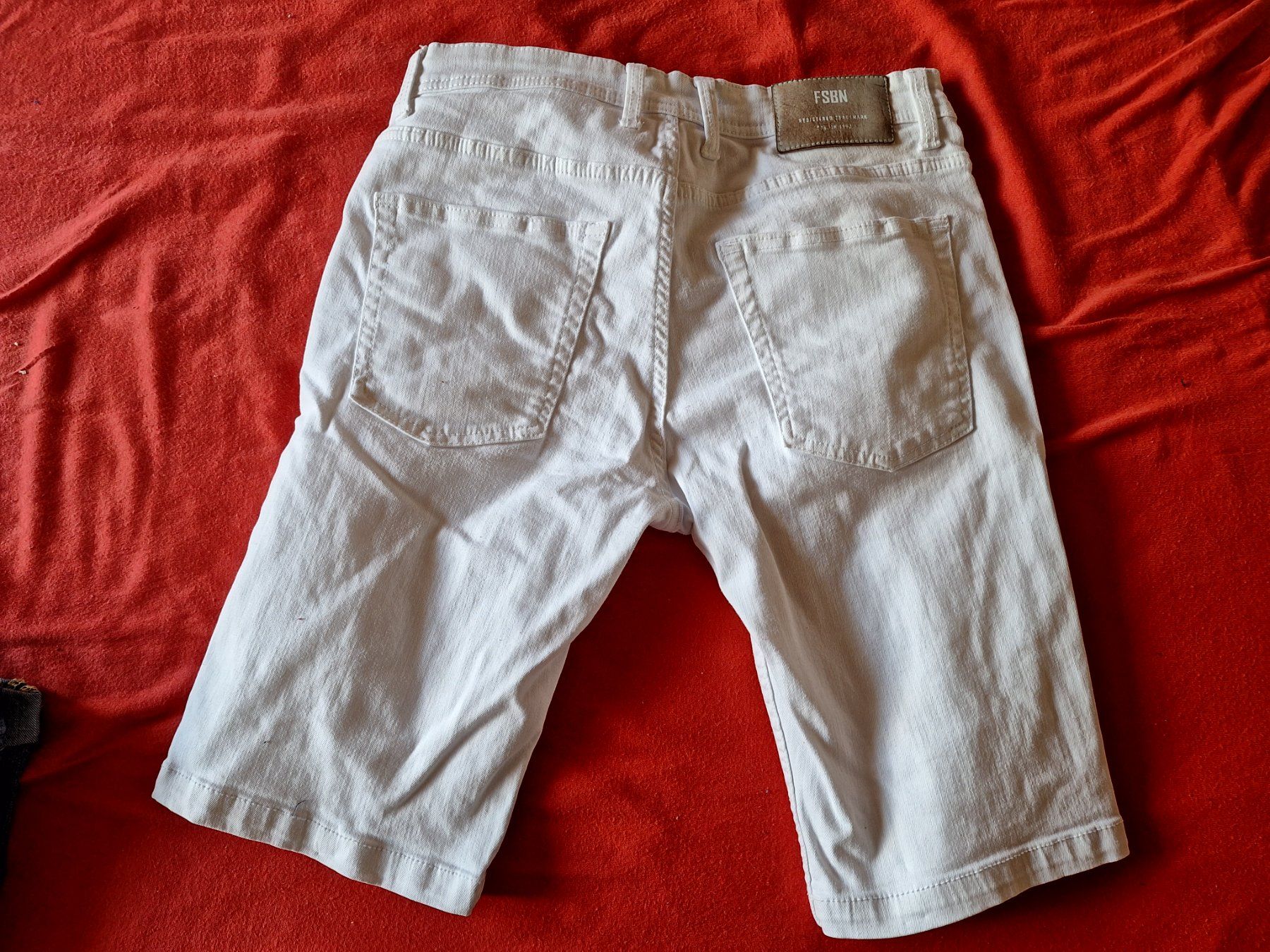 2117 Pantaloni: Weisse Shorts – Usato da Niederglatt ZH venduto da Bobsli 2