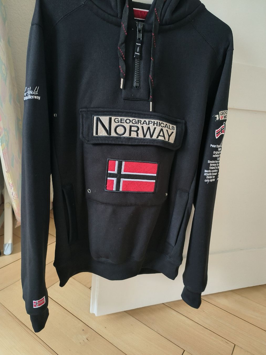 Maglioni & Felpe: Pullover Geographical Norway schwarz Grösse M neuwertig – Nuovo (secondo la descrizione) da Biel/Bienne venduto da M.D.C