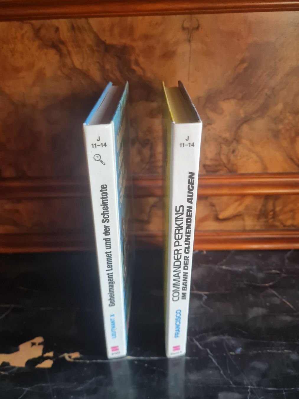 Livres: 2 Jugendbücher – Agenten & Science-Fiction – D'occasion à Bäretswil par Rio. 4