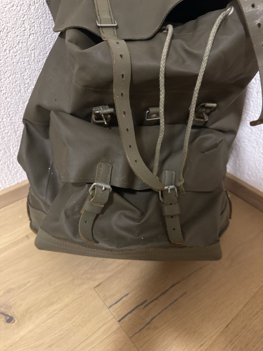 Schweizer Armee Zaini: Schweizer Armee Rucksack - Robust und bereit fürs Abenteuer – Usato da Dulliken venduto da Antik_Vintage 2