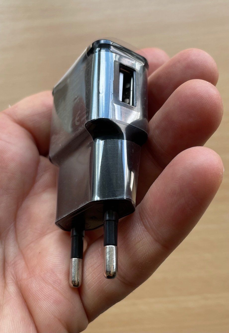 Caricabatterie: USB-Ladegerät-Stecker (schwarz) – Usato da Buchs SG venduto da Handyman77 2