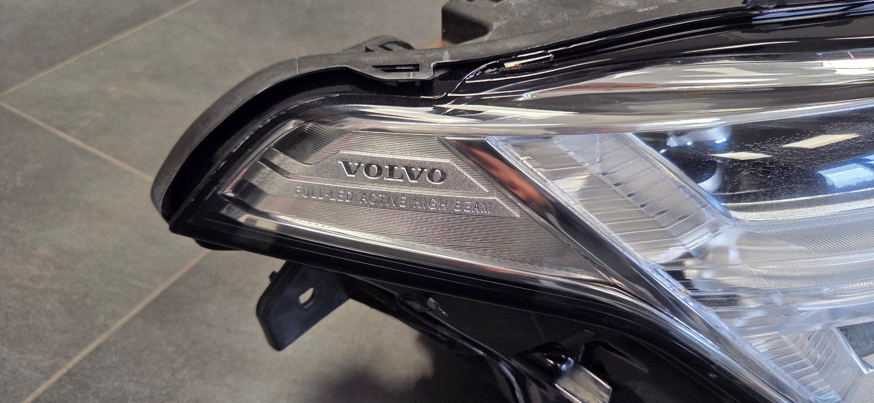 Volvo Fari: Phare Volvo XC90 – Usato da Cernier / venduto da car_5rm5 1