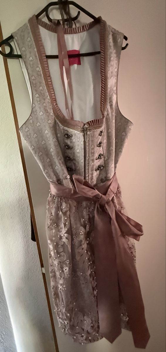 Krüger Robes: Krüger Dirndl Gr.40 – D'occasion à Hütten par Puchli