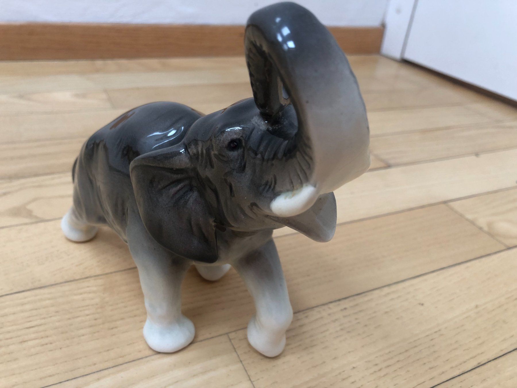 Statuette: Elefant aus Porzellan – Usato da St. Gallen venduto da Blin 3