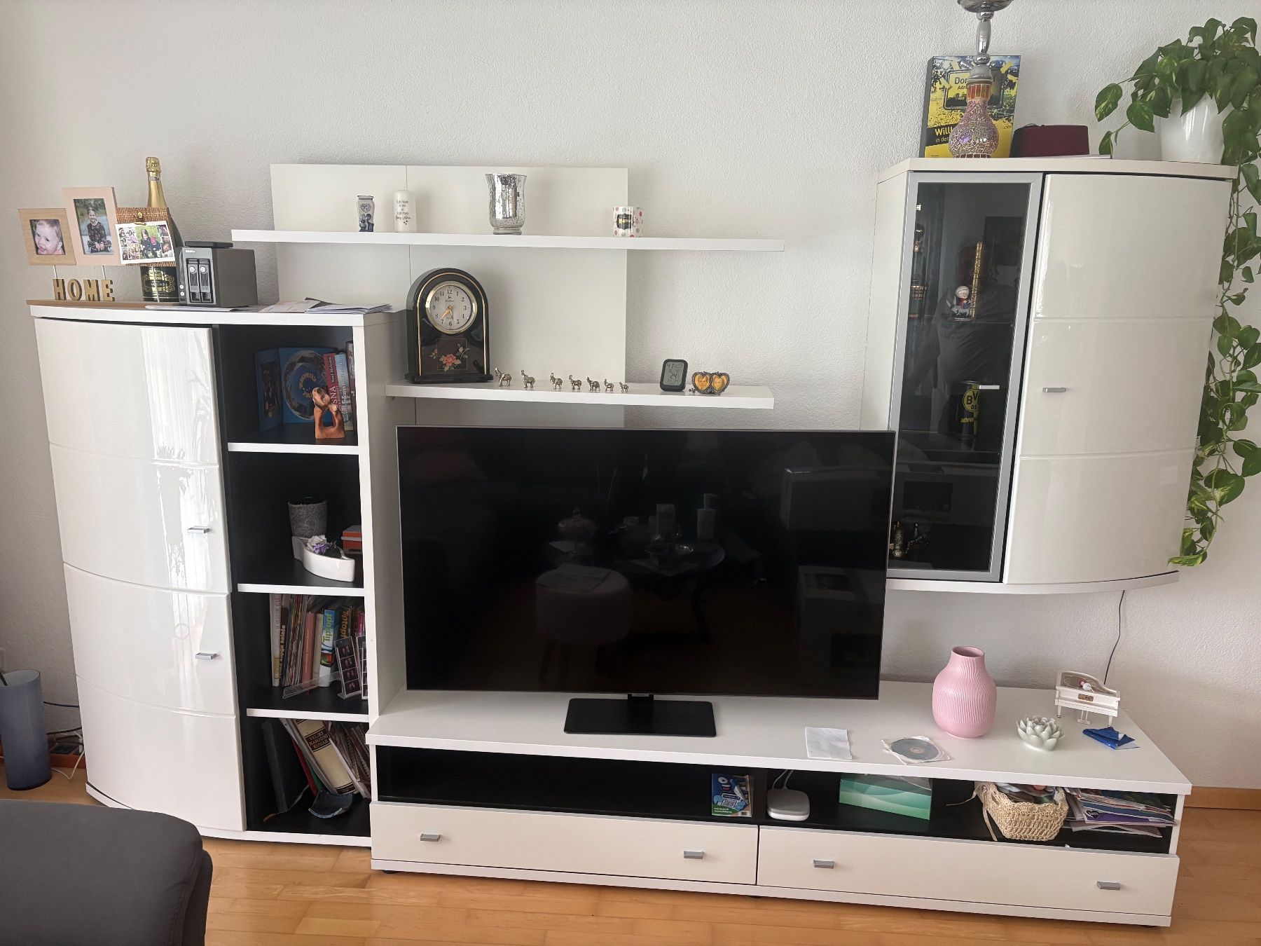Scaffali: Moderne Wohnwand / TV-Wand – Usato da St. Gallen venduto da Medinax 5
