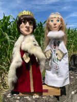 2 Handpuppen Kasperlifiguren Handarbeit + Holzständer
