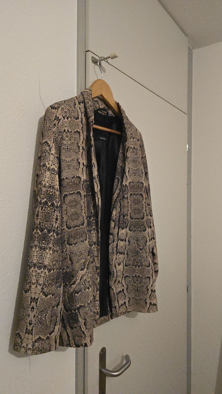Pull&Bear Giacche: Blazer imprimé python Pull&Bear, taille XS, doublure satinée – Nuovo (secondo la descrizione) da Carouge GE venduto da dem_7zbc 2