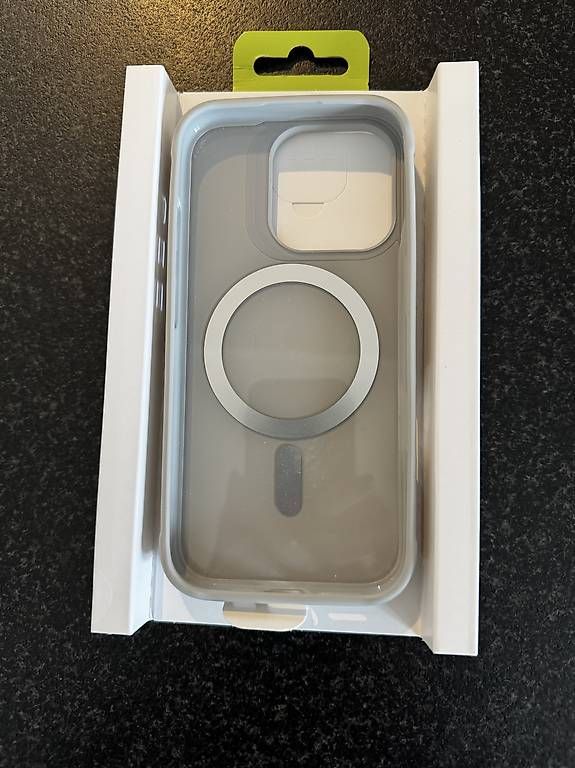 Covers & Schutzfolien: Coque iPhone neuve dans l'emballage 15Pro – Neu und originalverpackt aus Ste-Croix von Sweety10 2