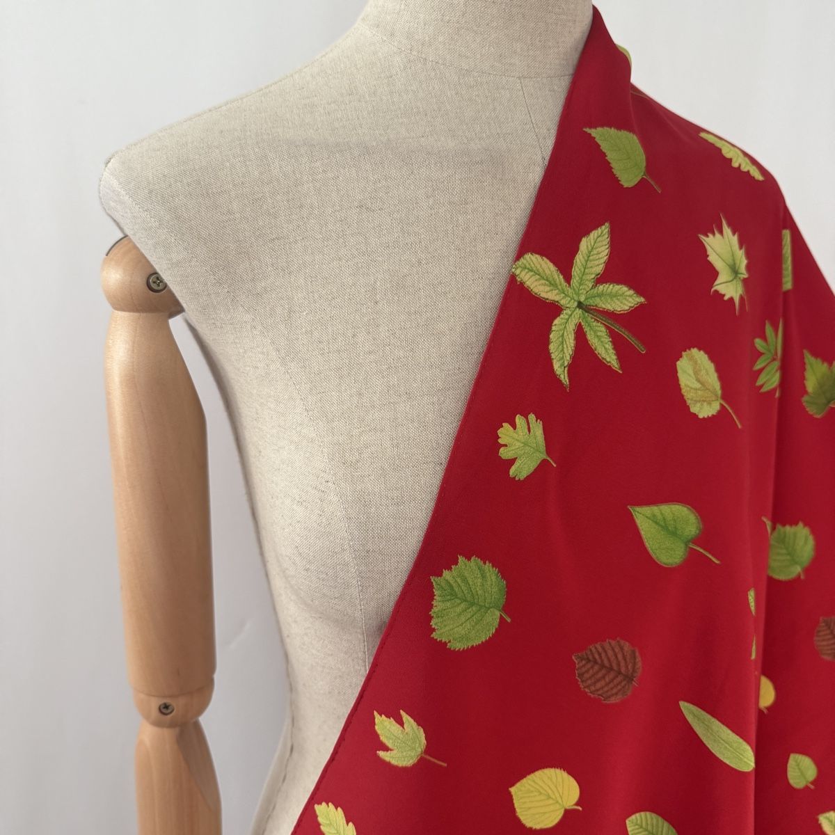 Fabric Frontline Foulard & Sciarpe: FABRIC FRONTLINE Silk Scarf – Usato da Emmen venduto da Nightingale_2022 1