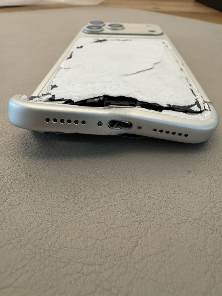 Apple Telefoni cellulari / Smartphones: iPhone 17 Pro Max – Difettoso da Adliswil venduto da Busys 4