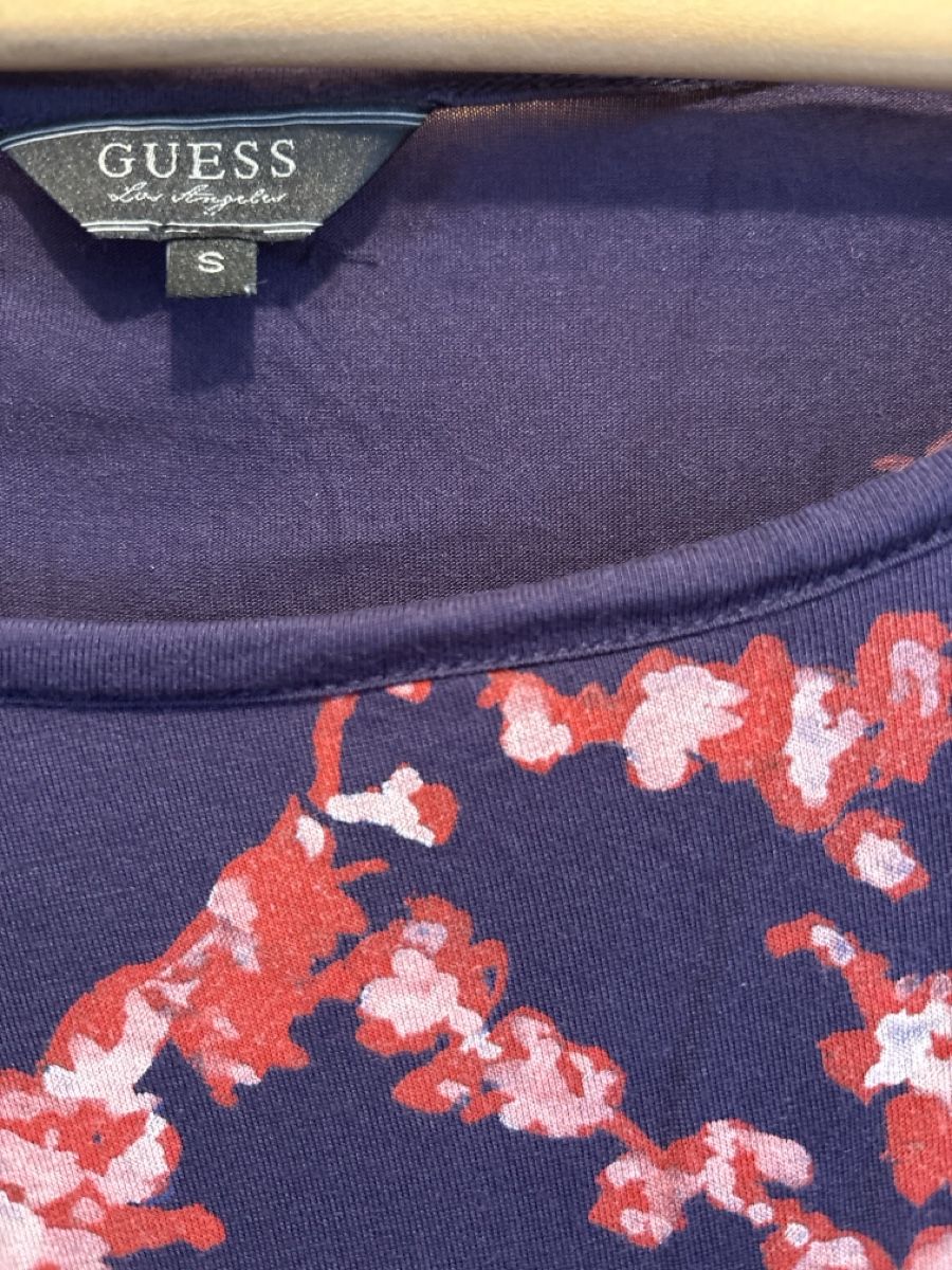 Guess Tops: GUESS pull S modal – D'occasion à Arbaz par nin_zqc6 1