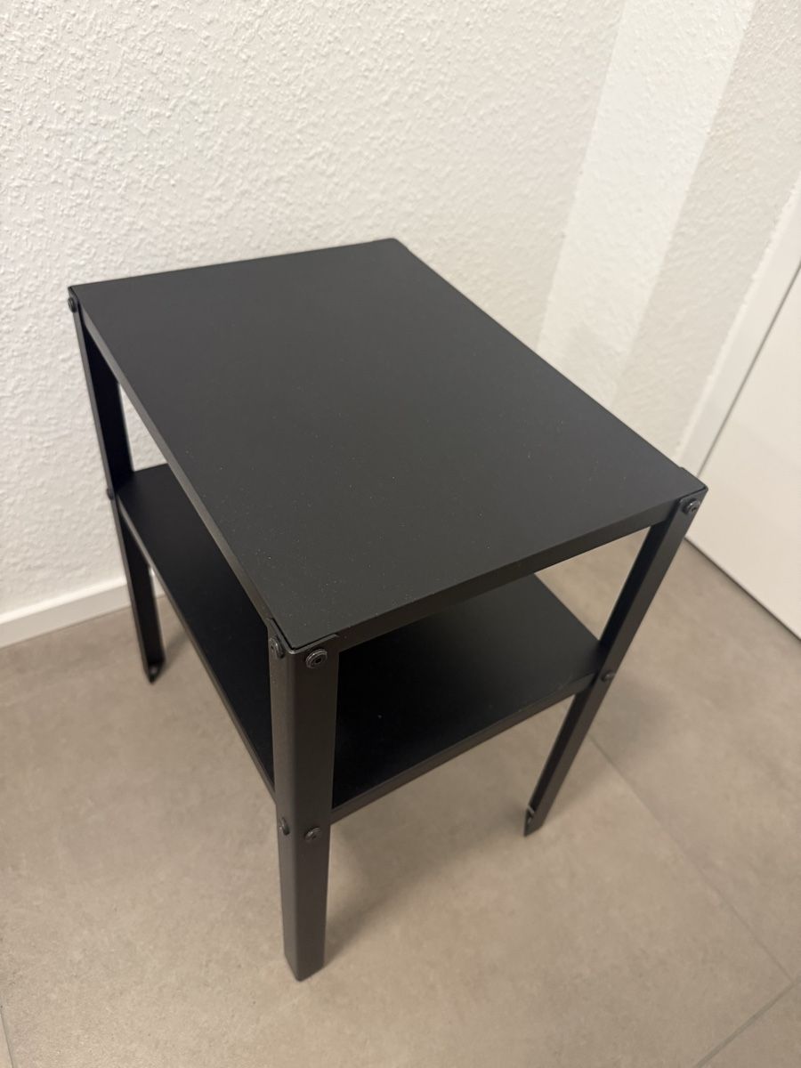 Comodini: Ikea black metal bench-bedside table perfect condition – Usato da Binningen venduto da eli_9psr 4