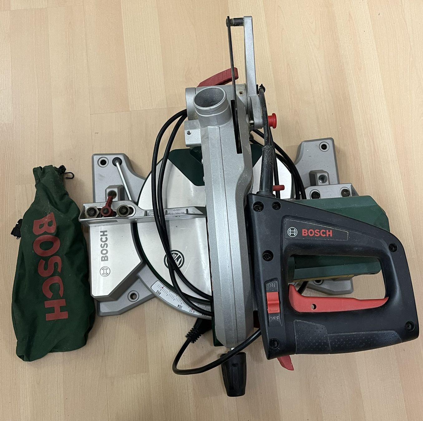 Bosch Sägen: Gehrungssäge BOSCH PCM 8 gebraucht – Gebraucht aus Männedorf von Maenne 2
