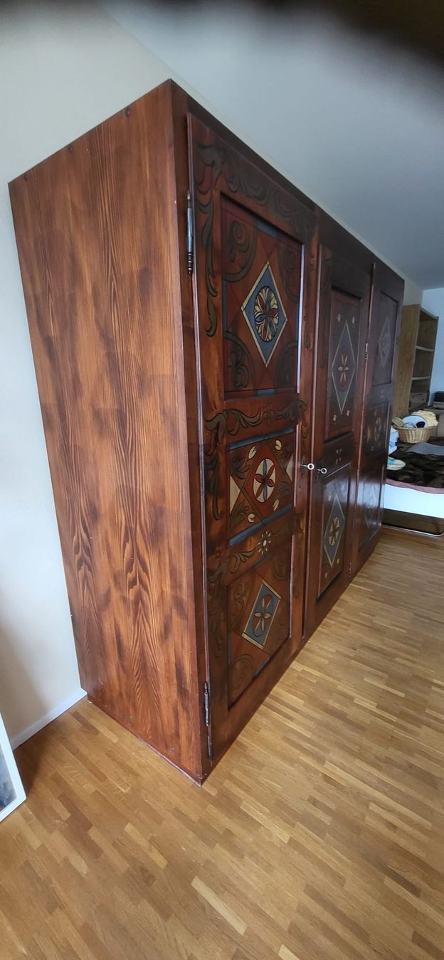 Armadi: Wunderschöner Bauernschrank bemalt Atelier Rogenmoser – Usato da Röschenz venduto da Bravo1234 8