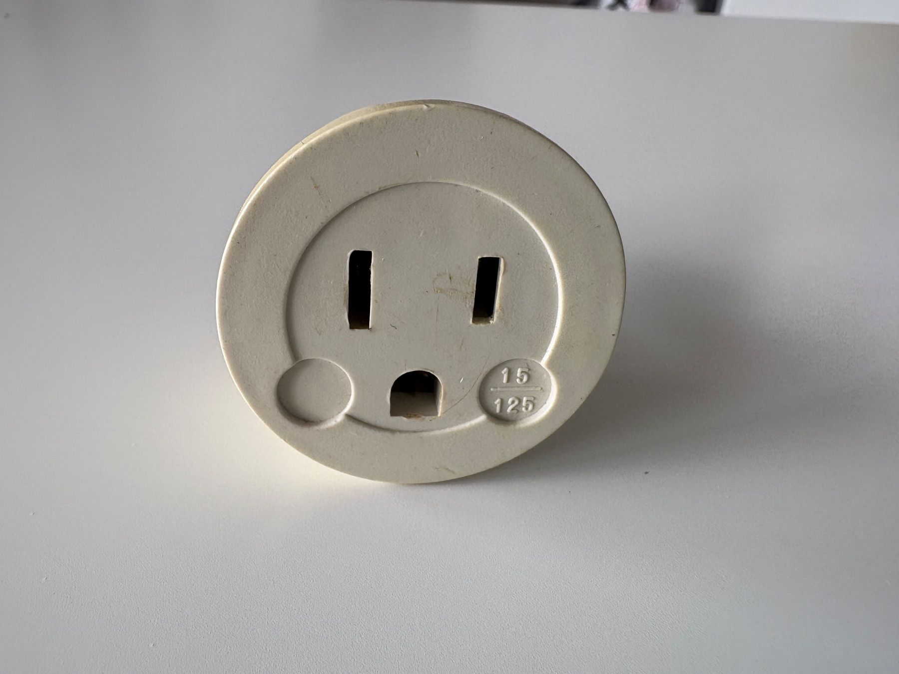 Laufwerke & Adapter: Adaptateur Europe vers USA – Gebraucht aus Lausanne von opi_92cn 1