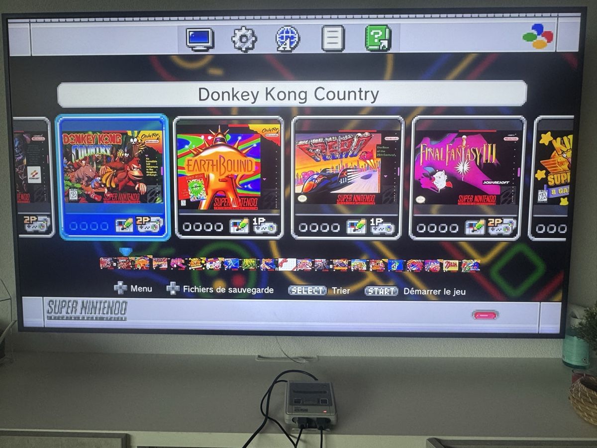 Nintendo Consoles: Super Nintendo Classic Mini Console & 2 Manettes – D'occasion à Flanthey par juju0794 2