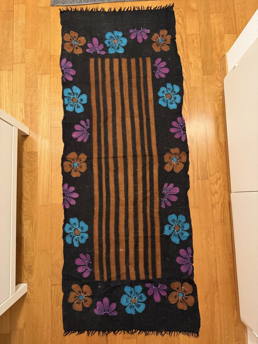 Foulards, Tücher & Schals: Wunderschöner Schal mit Blumenmuster. – Gebraucht aus Adliswil von StephanieAnnina