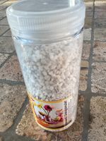Dekogranulat weiss, die Verpackung ist offen, wenig fehlt
