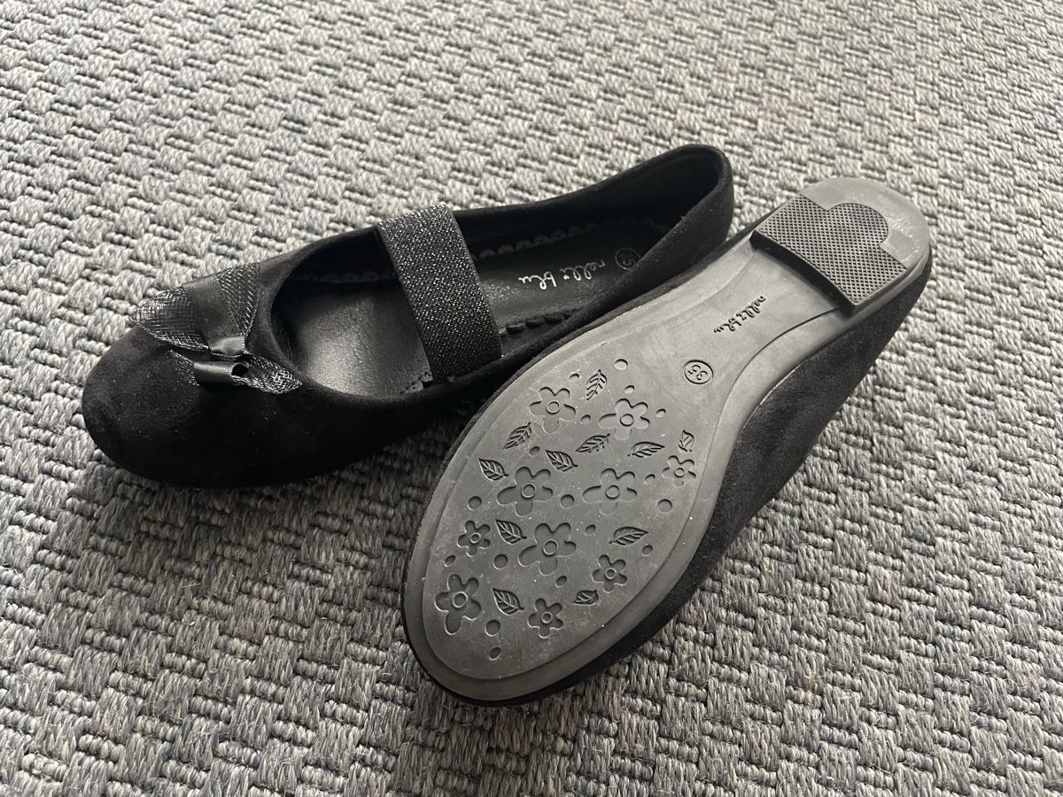 Scarpe per ragazze: Sommer-Schuhpaket Grösse 35 – Usato da Wegenstetten venduto da Marcus2222 2