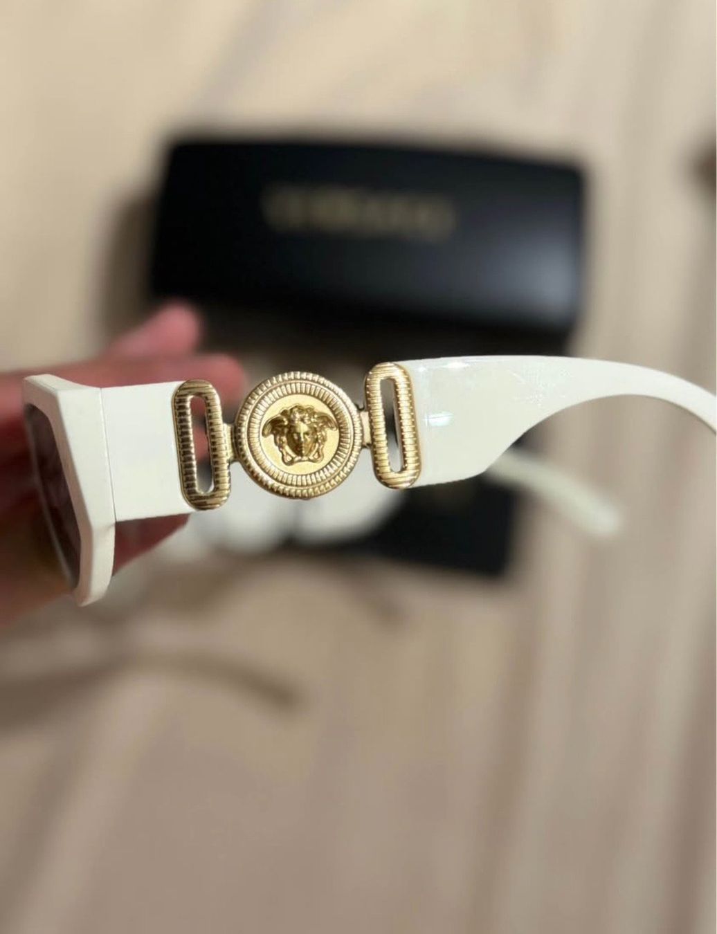 Versace Lunettes & Verres: Lunettes Versace blanches – Neuf avec emballage d'origine à St-Aubin FR par Yannick.D 1