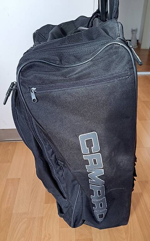 Valigie: Rollkoffer mit Skischuh-/Flossenfach. – Usato da Bubendorf venduto da wpi_lv5y 3