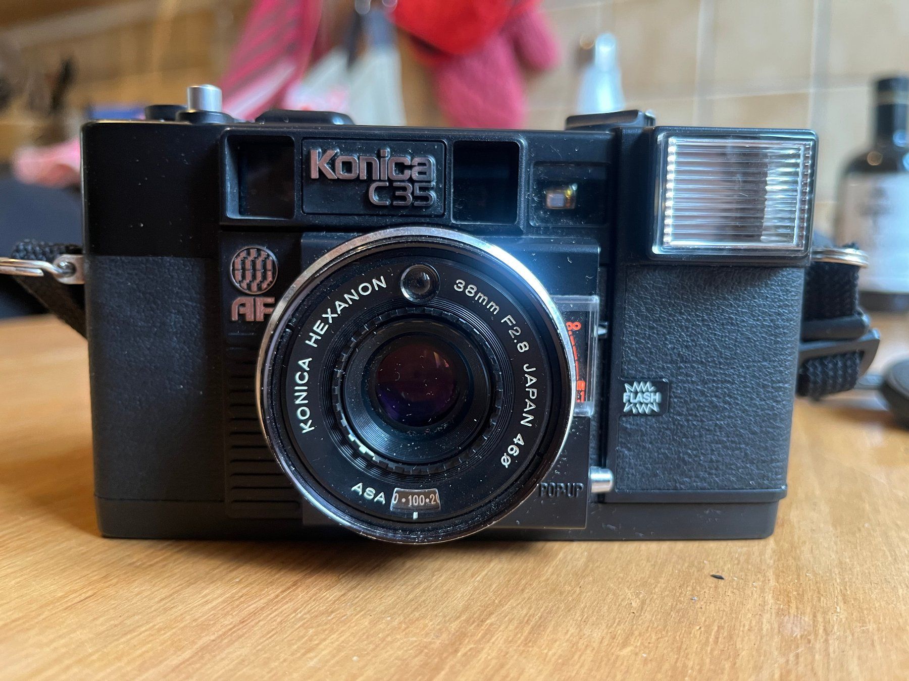Konica Fotocamera: Konica C35 AF vintage avec flas et étui – Usato da La Chaux-de-Fonds venduto da Simone1180 3