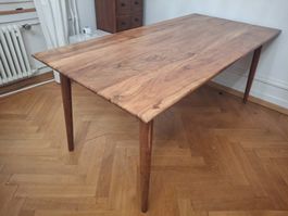 Holztisch
