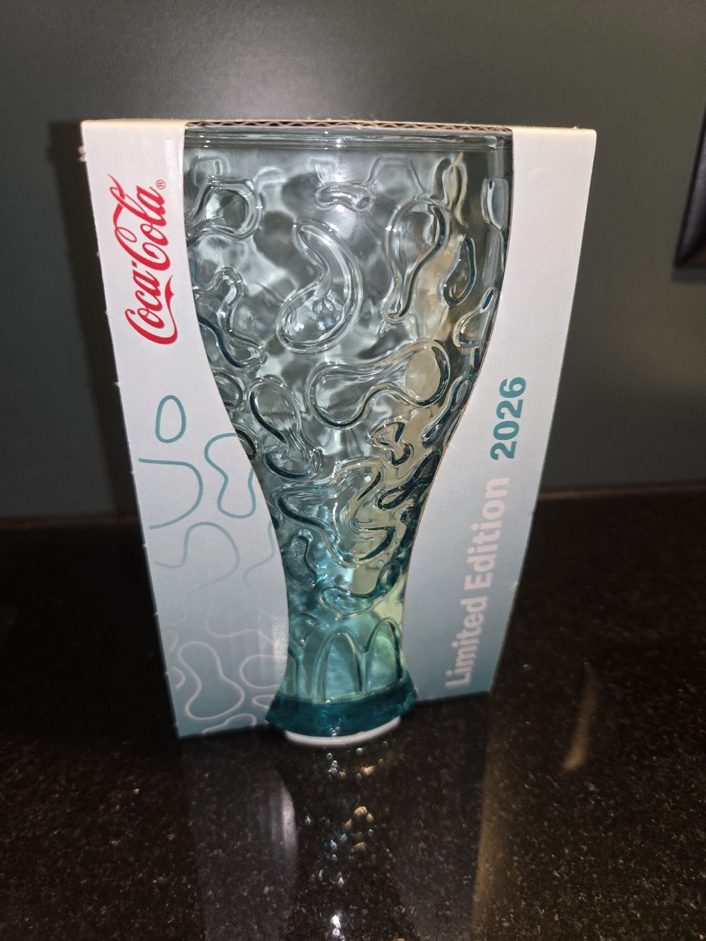 Coca-Cola Bicchieri: Coca-Cola Glas Limited Edition 2026 neu – Nuovo e nell'imballaggio originale da Illnau venduto da delacruz18 1
