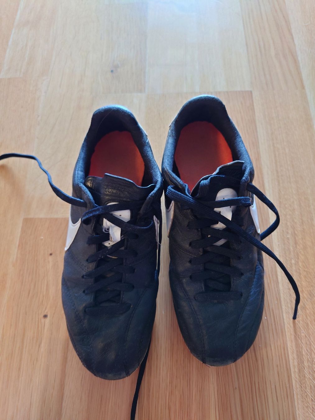 Nike Chaussures femmes: Fussballschuhe Nike Grösse 38.5 gebraucht – D'occasion à Murten par alau3