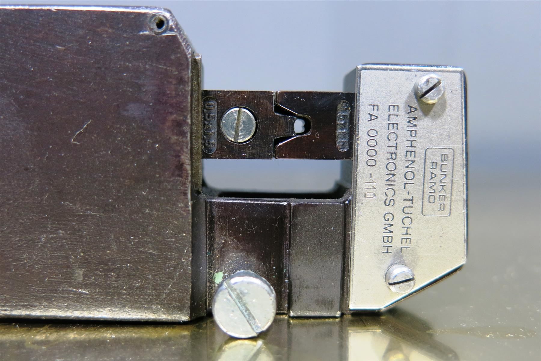Tutti gli attrezzi: Crimpzange Amphenol FA 0000 - 110 – Usato da Laufenburg venduto da Sirluger 2