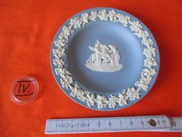 Teller Wedgwood blau