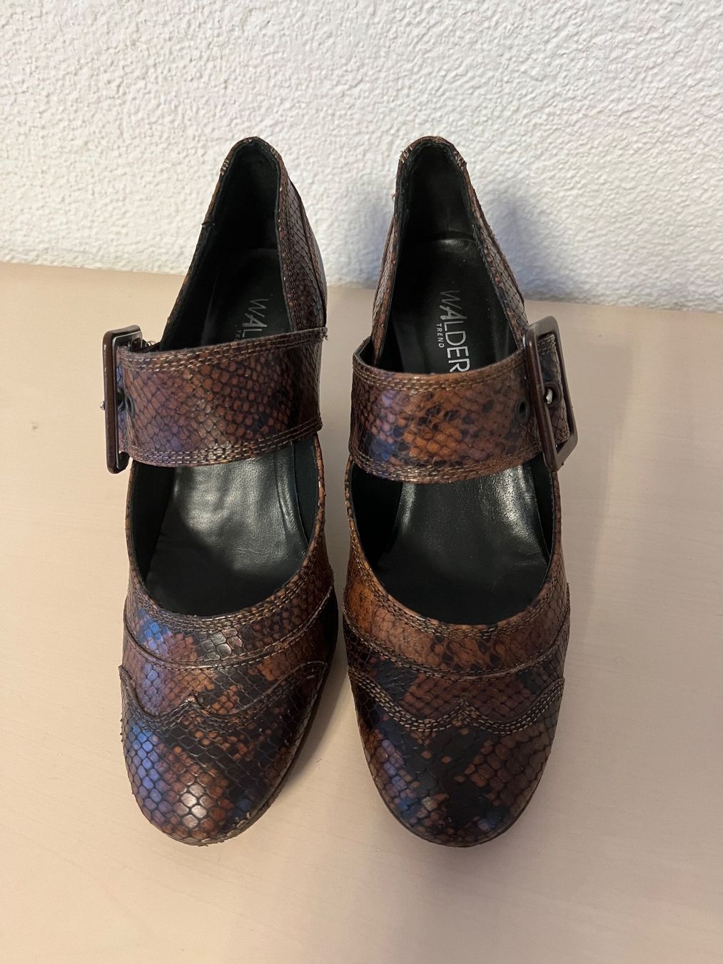 Walder Scarpe da donna: Damenpumps mit Riemchen von Walder gr. 38 – Usato da Luzern venduto da suhamadlun 1