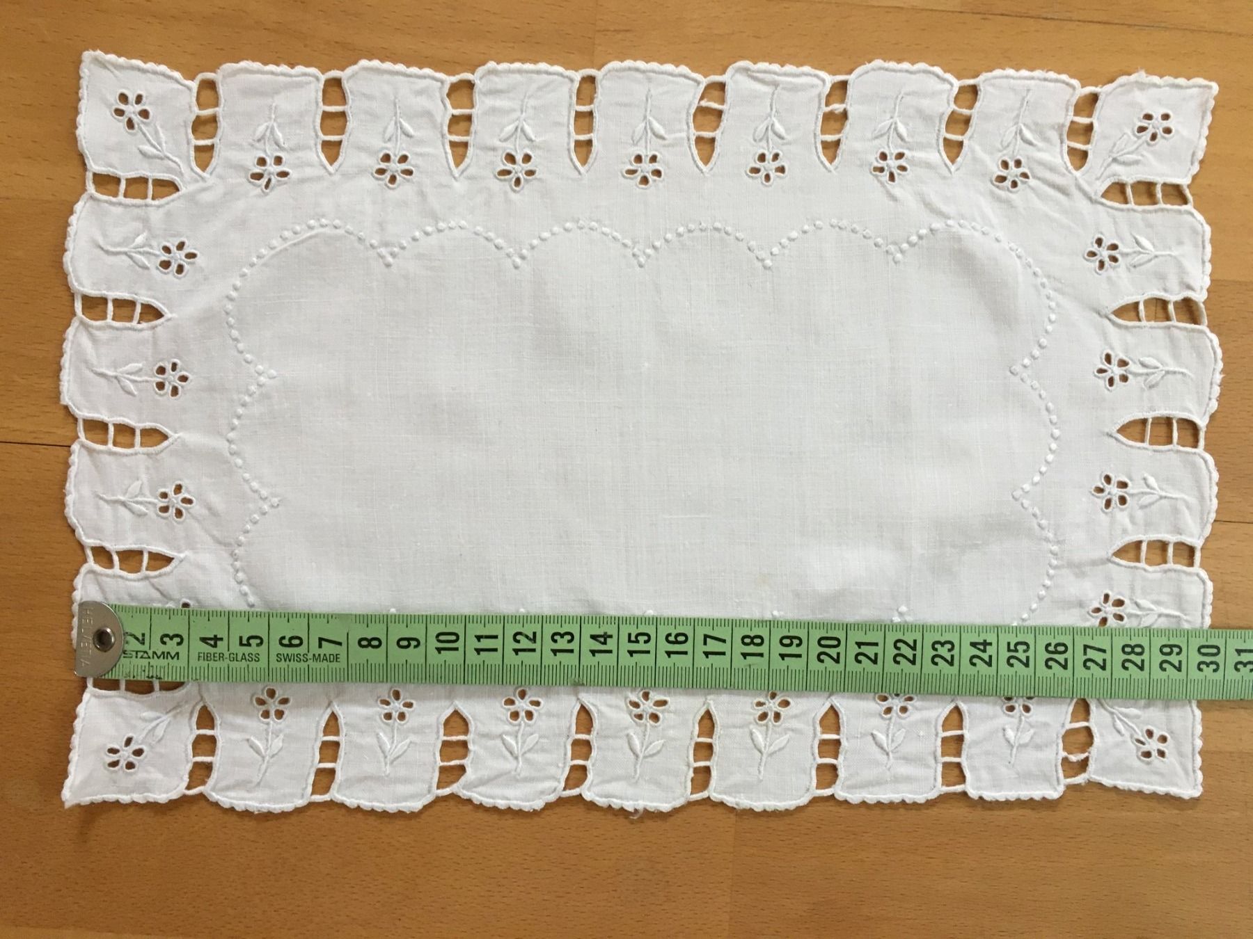 Sottobicchieri: Spitzendeckchen   Handarbeit  30 x 19 cm – Usato da Subingen venduto da ArtBead 2
