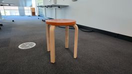 Artek Aalto Hocker E60, Birke natur, Sitz Orange