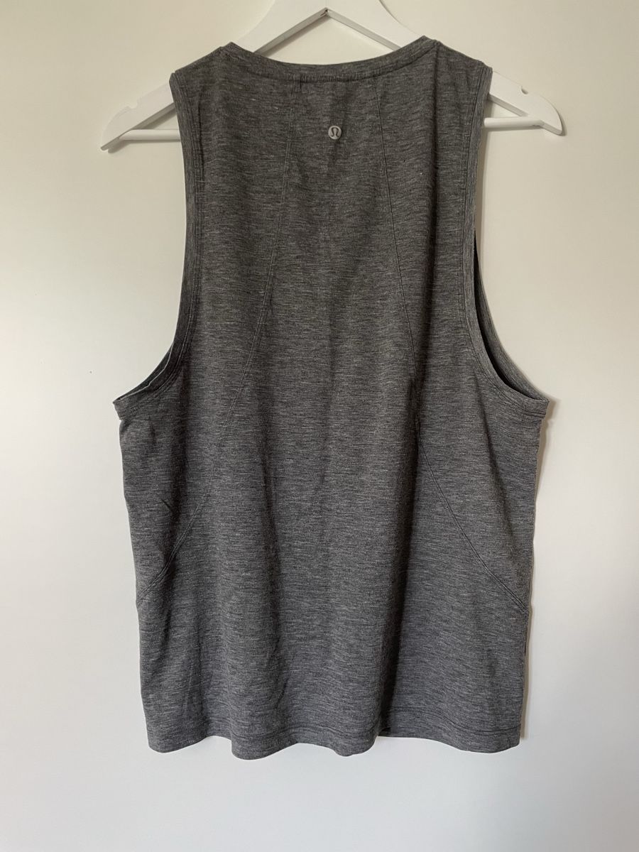 Lululemon T-shirt: lululemon tanktop grösse m grau – Usato da Hettlingen venduto da Gaborrelli 1