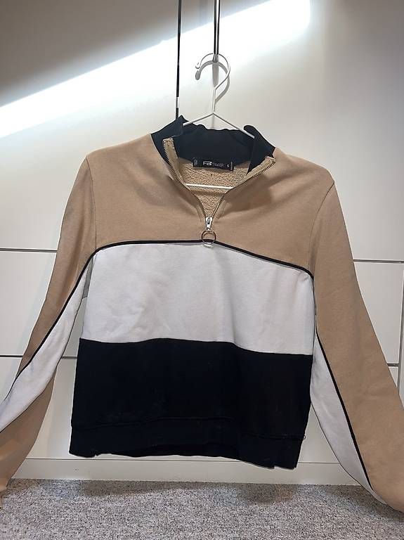 Pullover & Sweatshirts: Sweater tricolor – Gebraucht aus Obersaxen von TaCaSales