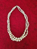 Perlenkette mehrreihig creme weiss ist ein Modeschmuck