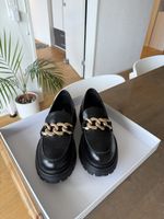 Schwarze Catwalk Loafers mit Kette, Grösse 37, neuwertig