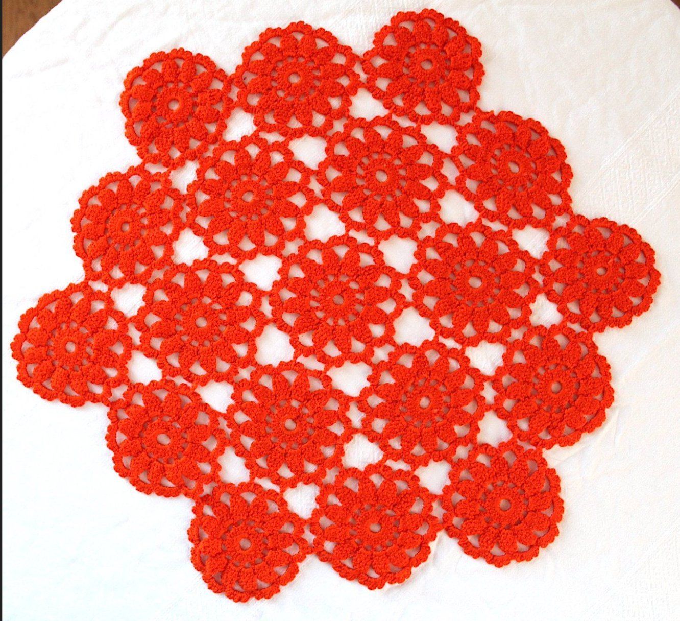 Altra biancheria da tavola: Handmade , Tischdecke Gehäkelt, Orange Farbe , 44 cm – Usato da Locarno venduto da fripui