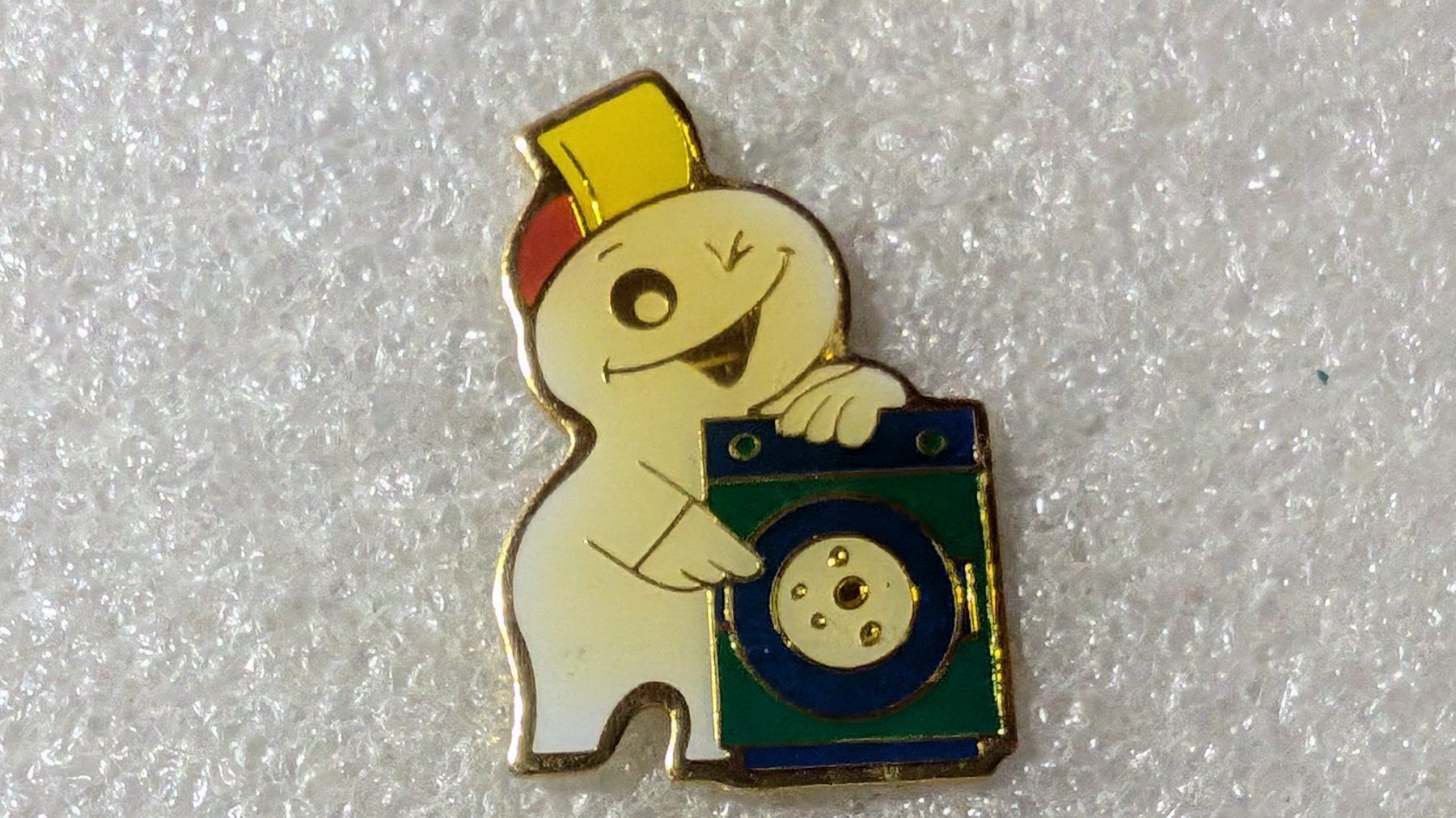 Placchette & Badge: Ansteckpin 213: Maga Bio – Usato da Oppligen venduto da Pin-Fall-Shop