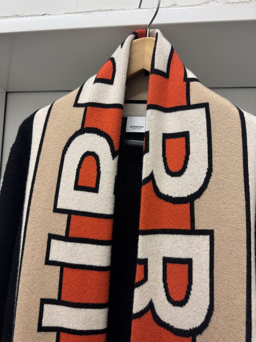 Burberry Giacche: Stylish Burberry Cardigan - size S  – Nuovo (secondo la descrizione) da Cham venduto da lb6_m9yt 1
