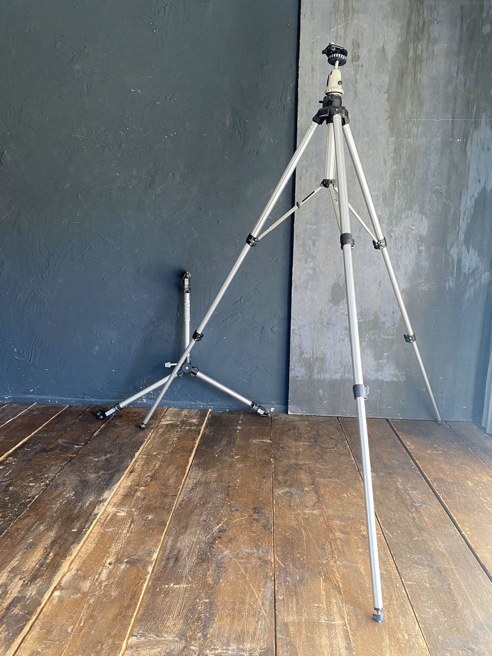 Manfrotto Treppiedi & Teste: Manfrotto Tripod 075 ohn Manfrotto Autodolly – Usato da Hallwil venduto da 2bloke 1