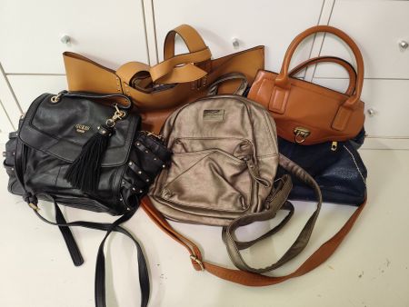 Diverse Handtaschen | z.B Orginal Guess NP: CHF 120