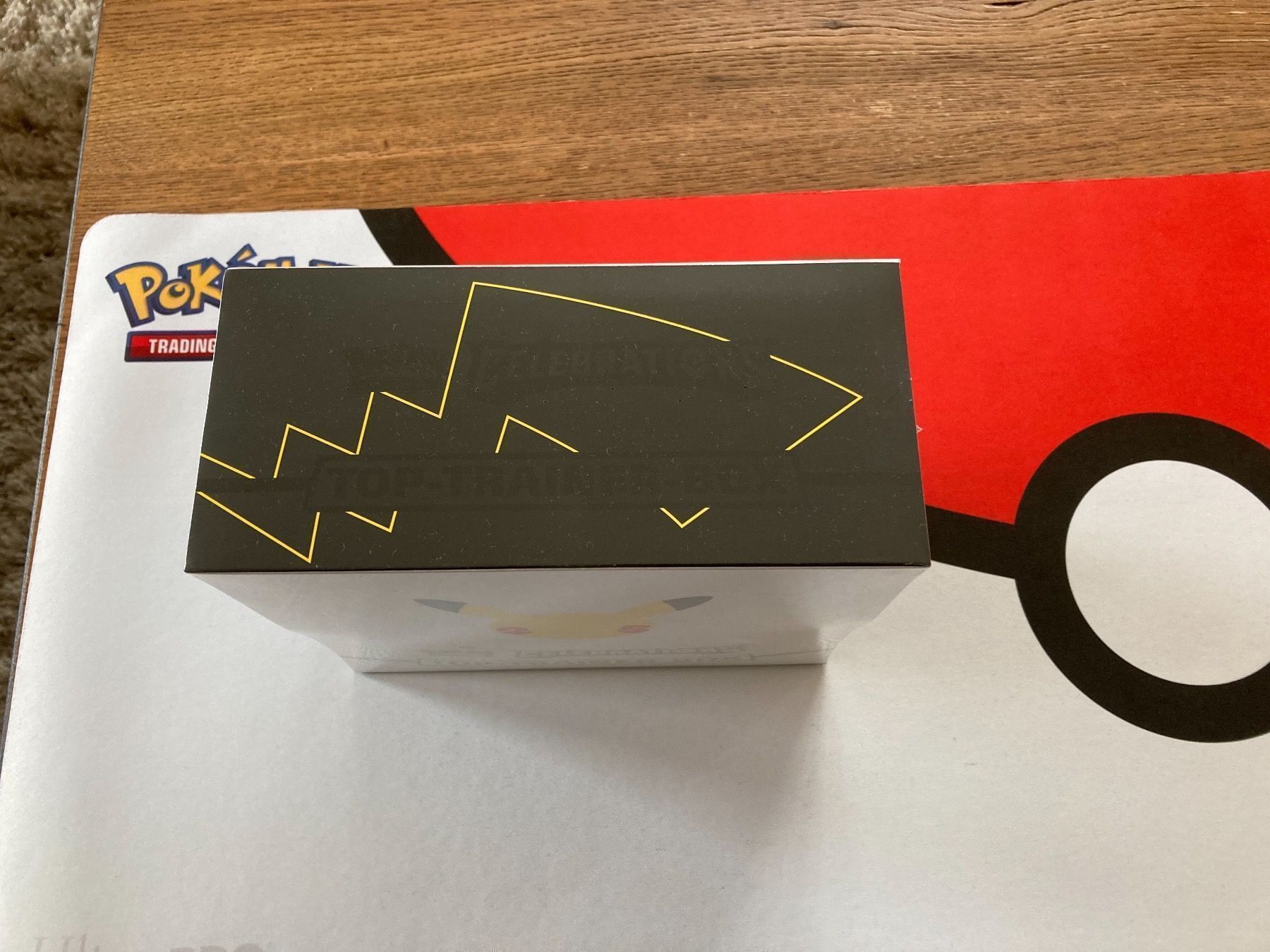 Pokémon Sammelbilder & Trading cards: Pokemon Celebrations Top Trainer-Box DE – Gebraucht aus Küssnacht am Rigi von Ebikoner 1