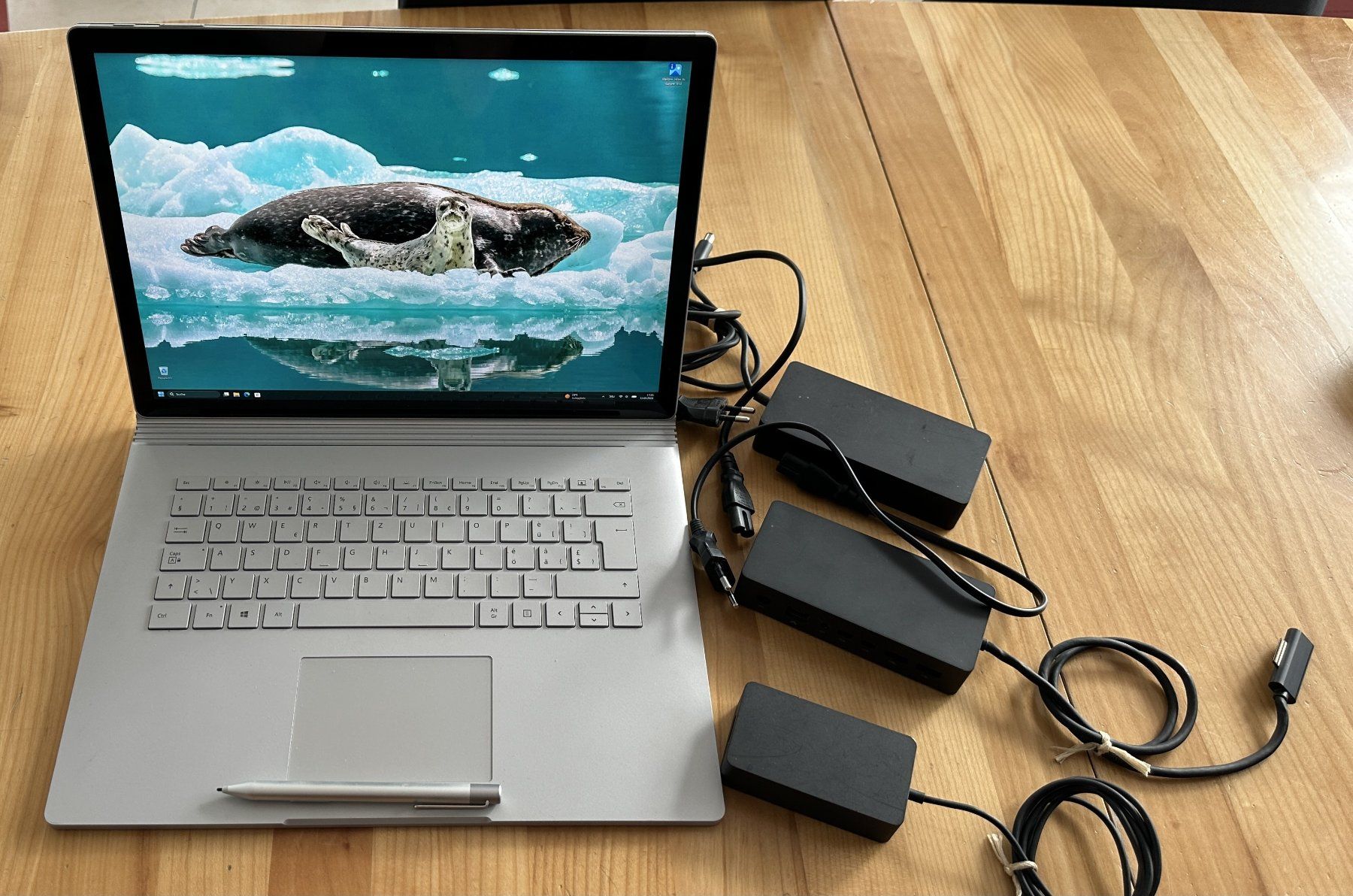 Microsoft Notebook: Microsoft Surface Book 2, 15" mit Stift und Dockingstation – Usato da Dagmersellen venduto da Ninja20000 1