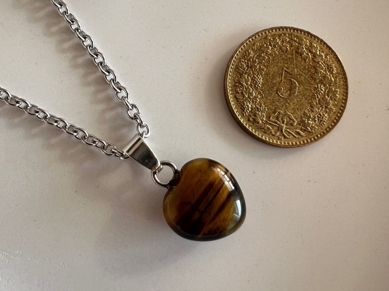 Ciondoli: Pendentif coeur mini en oeil de tigre – Nuovo e nell'imballaggio originale da Pully venduto da sunaddict
