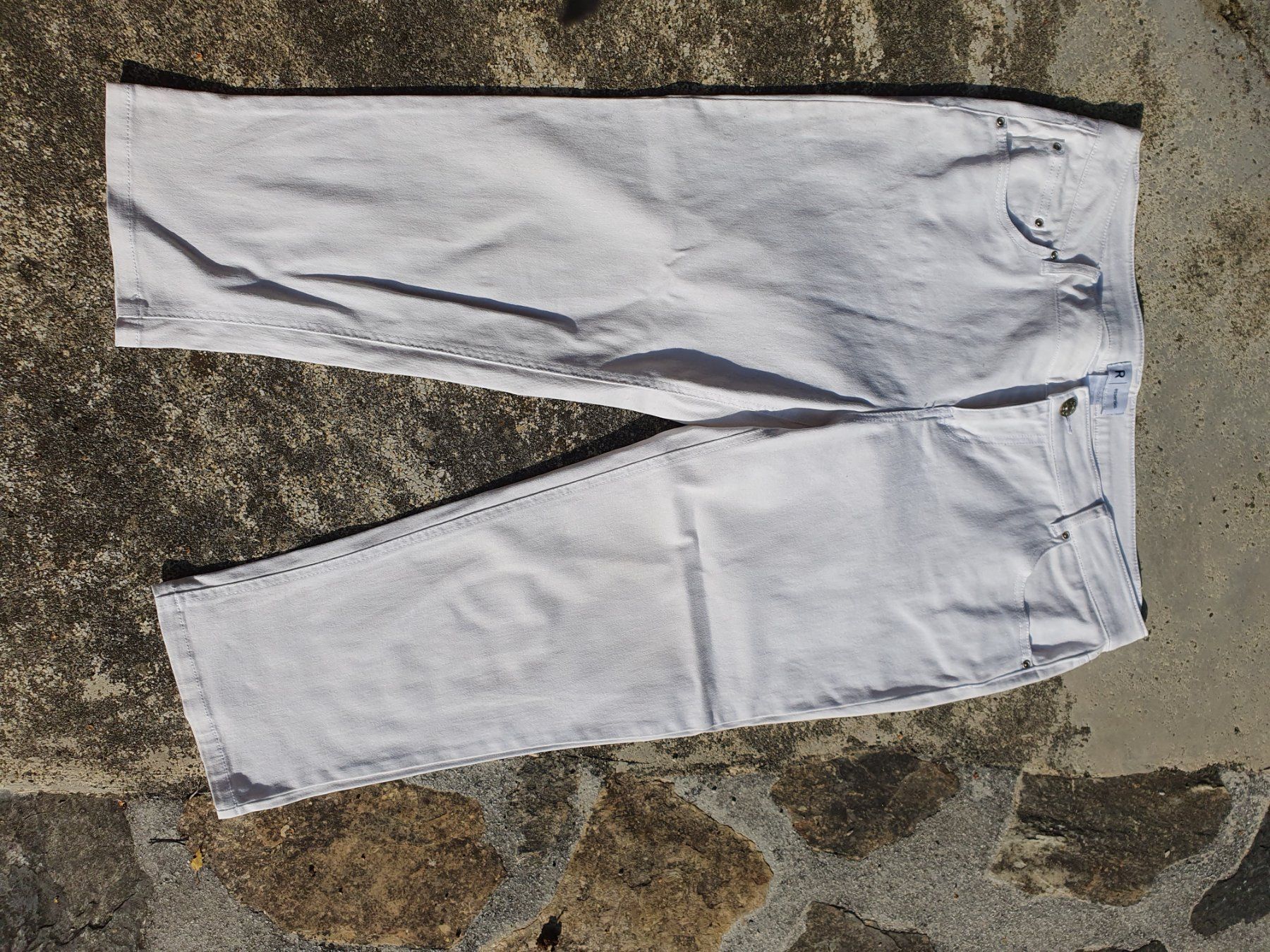 La Redoute Hosen: Pantacourt blanc t. 42 – Gebraucht aus Les Vérines von Niebla59