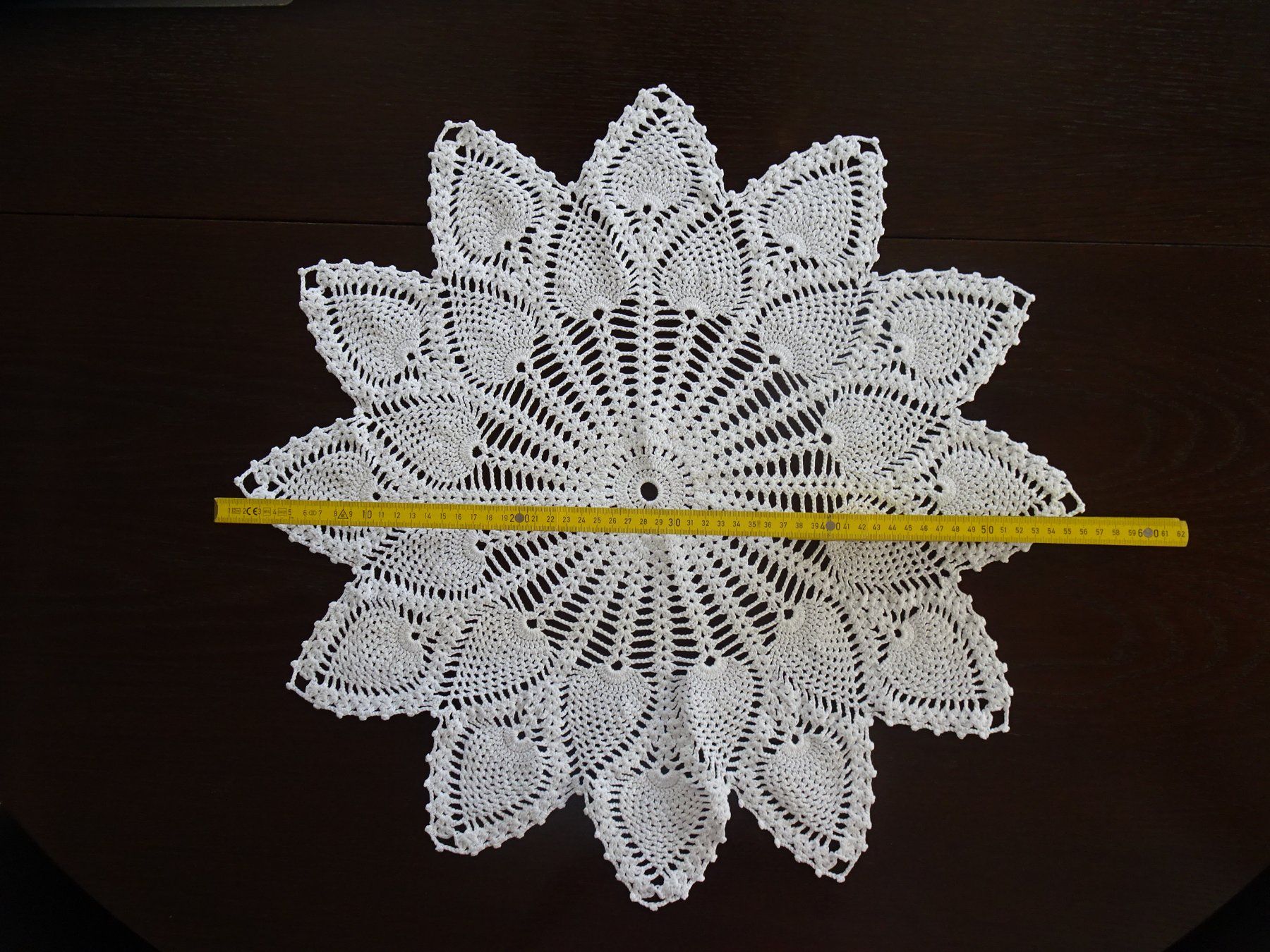 Sottobicchieri: Gehäkeltes Deckchen, Handarbeit, Durchmesser ca. 57 cm – Usato da Winkel venduto da rsuzh 1