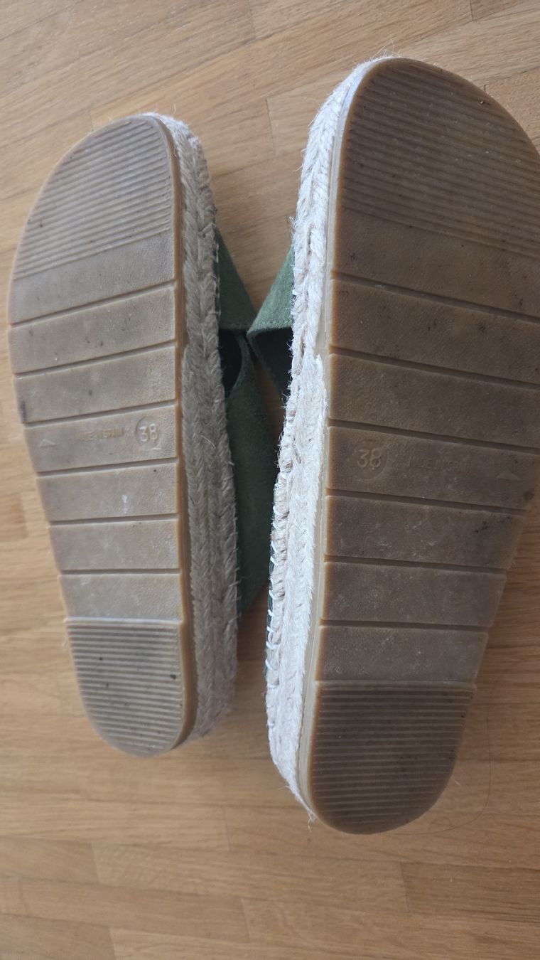 Chaussures femmes: Espadrilles mit Schnalle der Marke Macarena – D'occasion à Kriens par Na_Ro 1